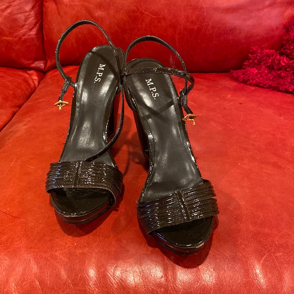 Very unique brown wedges